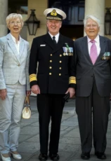 Col Ryan and his late wife, Joan, with Vice  Adm Mark Mellett DSM in 2018. 
Credit DF PR Br.