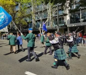Martin O’Connor carrying a glengarry is to the right of the UN flag. ANZAC Day, 25 Apr 2023